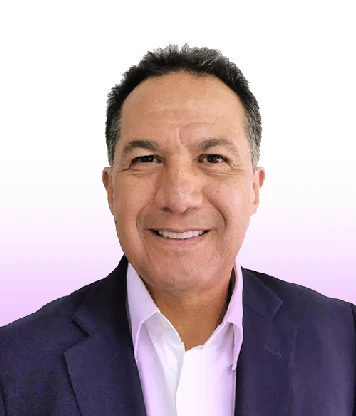 Carlos Serrano Director Asociado proyección Digital